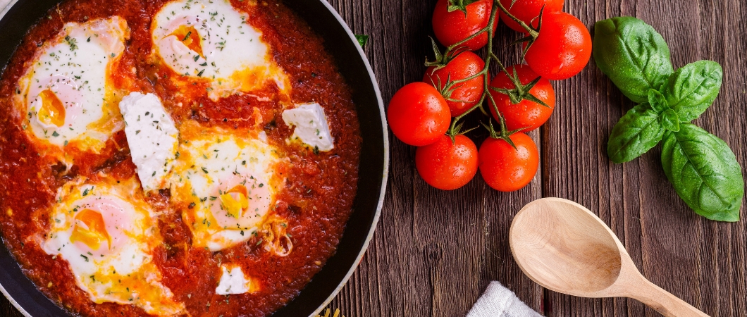 Šakšuka – kiaušinienė su pomidorais